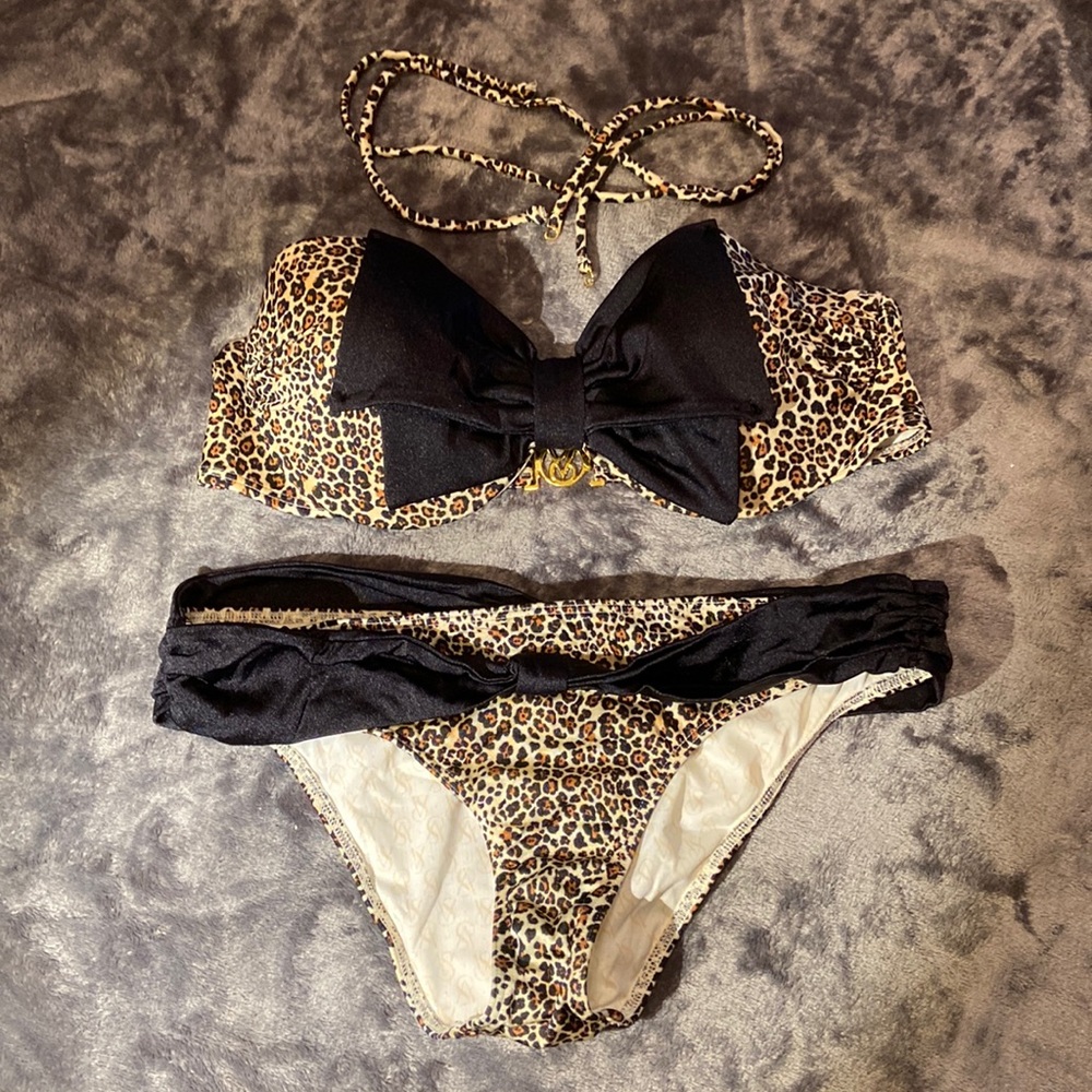 BUNDLE DISCOUNTS! Leopard print Victoria’s Secret bikini W bow Top 36C Bottom S